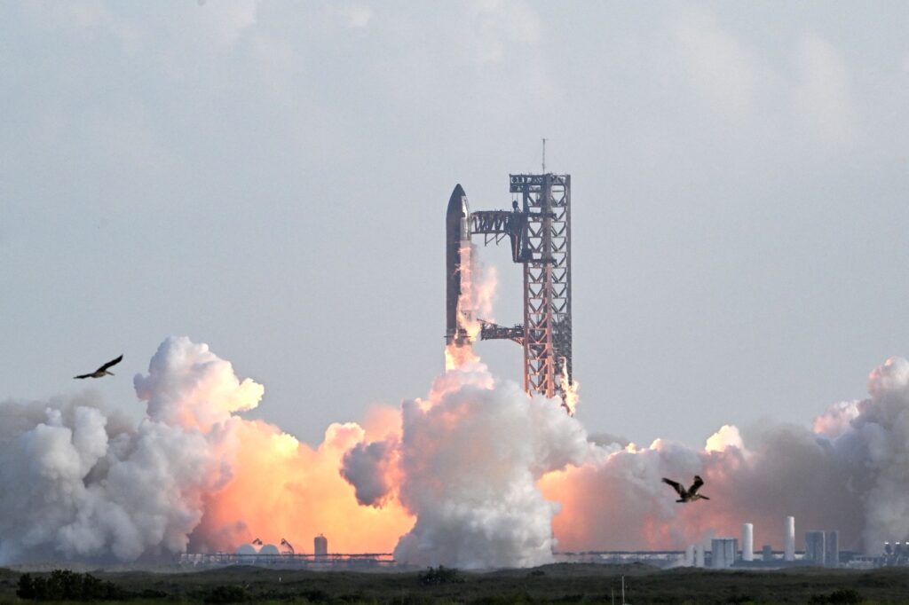 SpaceX berjaya lancar roket Mega Starship selepas tiga siri kegagalan 1 starship