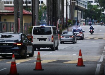 VAN jenazah yang membawa Allahyarham Syamsul Haris Shamsudin untuk dikebumikan semula selepas bedah siasat kali kedua, hari ini.