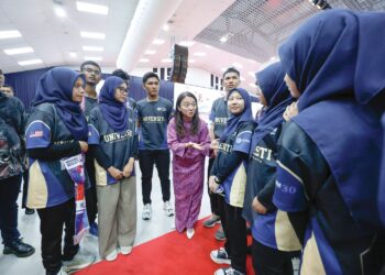 HANNAH Yeoh (tengah) tegaskan had umur 30 tahun bagi belia negara ini akan berkuat kuasa 1 Januari tahun depan selaras pelaksanaan Akta Pertubuhan Belia dan Pembangunan Belia (Pindaan) 2019 [Akta 
A1602].
