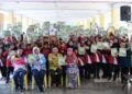 MURID SK Batu Melintang dan warga sekolah bergambar bersama penceramah daripada Pejabat Pendidikan Daerah  Kota Bharu dan Dewan Bahasa dan Pustaka (DBP) Wilayah Timur.