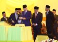 SULTAN Nazrin Muizzuddin Shah merasmikan Majlis Sambutan Jubli Perak Universiti Kuala Lumpur Royal College of Medicine Perak (Kolej Diraja) di Ipoh, semalam. Turut hadir, Ahmad Zahid Hamidi,  Zambry Abdul Kadir (tiga, kiri) dan Saarani Mohamad (kiri). – UTUSAN/MUHAMAD NAZREEN SYAH MUSTHAFA