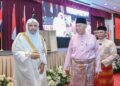 AHMAD Zahid Hamidi bersama Dr. Mohammad Abdul Karim Al-Issa (kiri) pada majlis perasmian Persidangan Ulama Asia Tenggara  Edisi Ketiga 2025 di Masjid Wilayah Persekutuan Kuala Lumpur, semalam. Turut hadir, Mohd. Na’im Mokhtar. – UTUSAN/SYAKIR RADIN