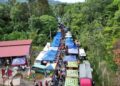PEMANDANGAN dari udara Pasar Pagi Sungai Bayor di Selama sepanjang 2.32 kilometer yang diiktiraf pasar terpanjang di Malaysia selepas mendapat pengiktirafan dari Malaysia Book of Record hari ini. - UTUSAN/WAT KAMAL ABAS