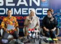 FUZIAH Salleh (tengah) pada sidang akhbar selepas pra pelancaran Persidangan E-Dagang ASEAN 2025 di sini, semalam.