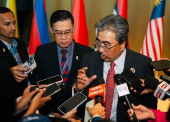 JOHARI Abdul Ghani ketika ditemui selepas Mesyuarat Menteri-Menteri Alam Sekitar ASEAN (AMME) berakhir di Langkawi, hari ini.