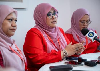 MAS Ermieyati Samsudin (tengah) pada sidang akhbar di Shah Alam, Selangor hari ini.-UTUSAN/SADDAM YUSOFF