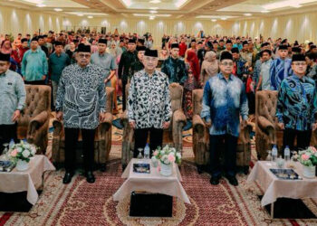 MOHD. Ali Mohd. Rustam bergambar kenangan sempena Pertandingan Akhir Pidato Negara Peringkat Kebangsaan Piala Pusingan Tuan Yang Terutama Yang Dipertua Negeri Melaka 2025 di MITC, Ayer Keroh, Melaka. - UTUSAN/AMRAN MULUP