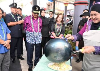 MUSA Aman hadir meninjau sambutan Pesta Kubis 2025 Kundasang di Kundasang, Sabah. - UTUSAN/HARDY JOE