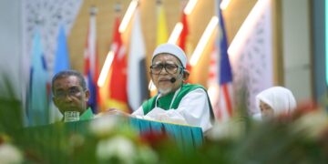 ABDUL Hadi Awang menyampaikan ucapan penangguhan Muktamar Tahunan Pas Ke-71 di Kompleks Pas Kedah, Alor Setar, Kedah. - UTUSAN/SHAHIR NOORDIN