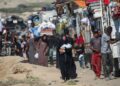RAKYAT Palestin yang dipindahkan bergerak ke selatan melalui jalan di kawasan kem pelarian Nuseirat, di tengah Gaza, susulan arahan pemindahan tentera Israel.- AFP