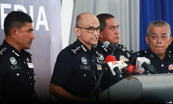 Pelajar jatuh