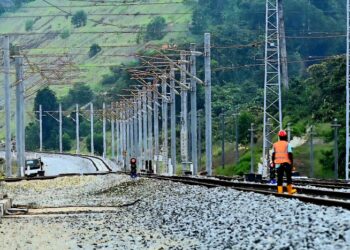ELAK melakukan aktiviti di kawasan bervoltan tinggi  kerana ia boleh menyebabkan kecederaan serius dan kehilangan nyawa.