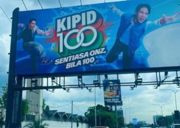 PIHAK berkuasa perlu bertindak segera untuk memastikan pengendali papan iklan mematuhi piawaian keselamatan.