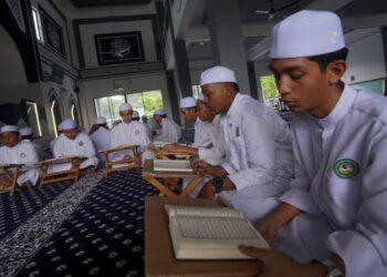 PELAJAR akan mendalami ilmu daripada sumber yang sahih apabila belajar di sekolah aliran agama.
