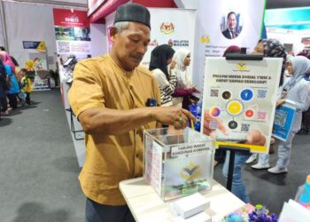 MALAYSIA perlu menjadi hab wakaf terkemuka dunia dan usaha ini perlu mendapat sokongan berterusan daripada semua pihak.