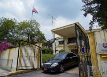 KEPIMPINAN negara perlu lebih berhati-hati dalam tindakan diplomatik melibatkan negara-negara yang pernah melanggar kedaulatan negara kita. – GAMBAR HIASAN