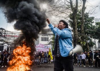 JIKA mahu mengelakkan protes seperti di Indonesia daripada berlaku di Malaysia, kita mesti belajar daripada pengalaman negara jiran tersebut.