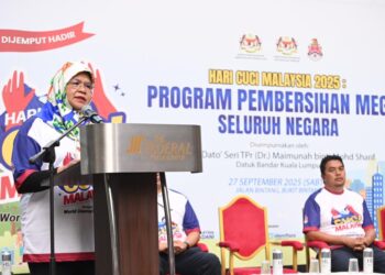 MAIMUNAH Mohd. Sharif menyampaikan ucapan perasmian pada program Hari Cuci Malaysia 2025 Peringkat Wilayah Persekutuan di Jalan Bintang, Kuala Lumpur hari ini. UTUSAN/SYAKIR RADIN