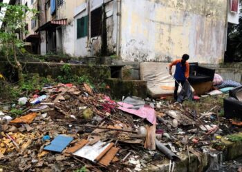 KEINGKARAN majoriti penduduk flat kos rendah TUTA di Skudai, Johor Bahru membayar yuran penyelenggaraan bulanan menyebabkan kerja-kerja selenggara, pembersihan dan baik pulih infrastruktur sukar dilakukan kerana kekurangan peruntukan.
