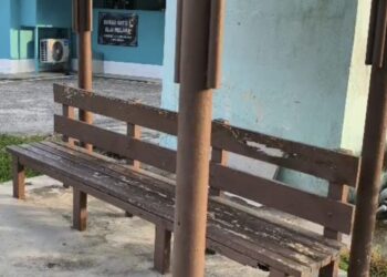 LOKASI pondok menunggu bas berhampiran Surau Batu 5, Alai, Melaka, tempat seorang bayi lelaki dipercayai baharu lahir ditemui orang awam dalam sebuah kotak malam tadi.