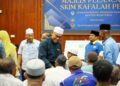 MOHD. Shukri Ramli beramah mesra pada majlis perasmian Skim Kafalah Perlis di Kangar, Perlis semalam. UTUSAN/ASYRAF MUHAMMAD