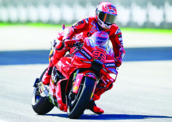 Marc Marquez ketika sesi latihan di Litar Catalunya sempena GP Sepanyol, semalam.-AFP