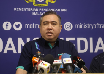 ANTHONY Loke Siew Fook bercakap dalam sidang akhbar sempena Majlis Perasmian TBG di Gombak, Selangor. - UTUSAN/ISKANDAR ISHAK