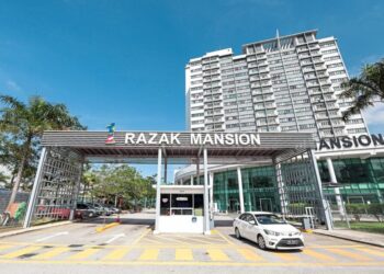 RAZAK Mansion menunjukkan pembangunan semula berjaya dari sudut fizikal tetapi menjejaskan hubungan kejiranan serta membebankan keluarga berpendapatan rendah dengan kos penyelenggaraan tinggi.