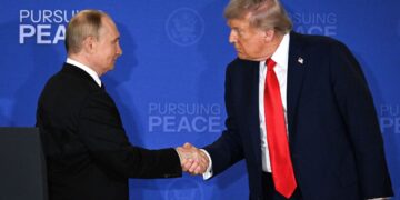 DONALD Trump berjabat tangan dengan Vladimir Putin dalam pertemuan di Anchorage, Alaska pada bulan lalu. - AFP
