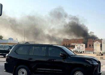 GAMBAR diambil daripada rakaman AFPTV menunjukkan kepulan asap selepas letupan di ibu negara Qatar, kelmarin. – AFP