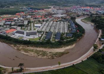 KOMPLEKS KK Park merupakan satu daripada pusat penipuan utama di Sungai Moei yang membentuk sempadan antara Thailand dan Myanmar. – AGENSI