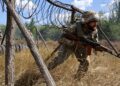 ANGGOTA baharu Angkatan Tentera Ukraine menyertai latihan meningkatkan kemahiran taktikal di lokasi yang dirahsiakan di wilayah Zaporizhzhia, 13 Ogos lalu.- AFP