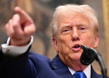 DONALD TRUMP