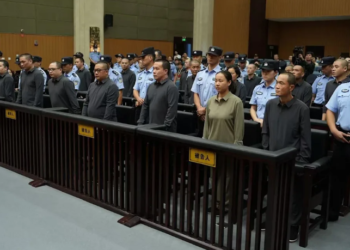 PIHAK berkuasa China mengenakan hukuman mati terhadap 11 ahli mafia Myanmar bagi kesalahan sindiket penipuan skala besar. – agensi