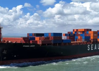 PERJALANAN kapal dagang China ke United Kingdom dianggarkan 18 hari lebih cepat berbanding tenpoh biasa iaitu selama 40 hari. - AGENSI