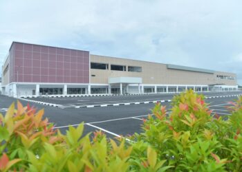 KANGAR Jaya Mall iaitu pusat membeli-belah terbesar di negeri ini dijangka dibuka pada penghujung tahun ini dan lebih menarik selepas lebih 20 tahun Perlis bakal kembali mempunyai kemudahan panggung wayang yang disediakan di pusat beli-belah berkenaan di Kangar, Perlis.-UTUSAN/IZLIZAN OTHMAN