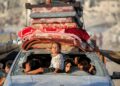 SEORANG kanak-kanak perempuan duduk di bahagian hadapan sebuah kenderaan membawa beberapa penduduk serta barangan mereka ketika berpindah menuju ke selatan Gaza.-AFP