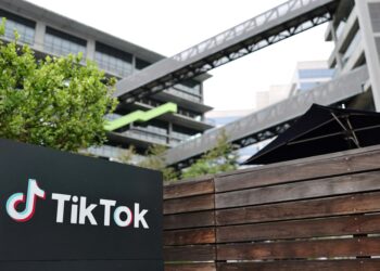 PEJABAT TikTok di Culver City, California. – AFP