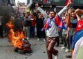 PENUNJUK perasaan membakar tayar semasa perhimpunan mengecam tindakan ganas polis terhadap orang ramai di Kathmandu, pada 9 September lalu.- AFP