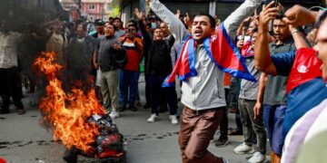 PENUNJUK perasaan membakar tayar semasa perhimpunan mengecam tindakan ganas polis terhadap orang ramai di Kathmandu, pada 9 September lalu.- AFP
