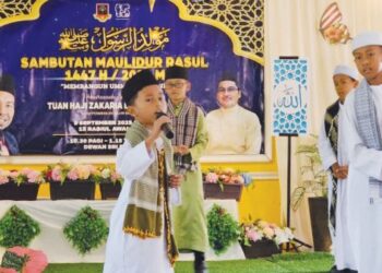AHMAD Fahim Wafiyyuddin mengetuai pasukan nasyid dengan lagu Jom Solat.