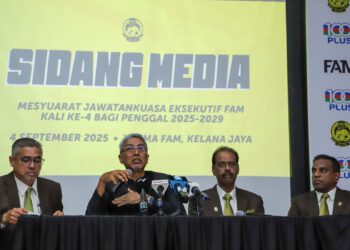 Mohd Yusoff (dua dari kiri) ditemui pada sidang media di Wisma FAM, Kelana Jaya sebentar tadi.-IHSAN FAM