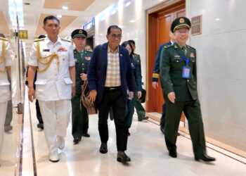 MOHAMED Khaled Nordin tiba di Beijing, China bagi menghadiri Forum Beijing Xiangshan ke-12 selama tiga hari bermula Rabu ini.