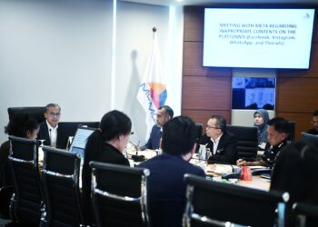 FAHMI Fadzil mengadakan pertemuan dengan pihak Meta di MCMC, Cyberjaya.