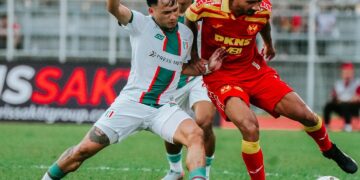 AKSI Kuching City menentang Selangor FC di Stadium Negeri di Kuching, hari ini.- IHSAN SELANGOR FC