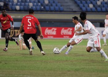 AZAM Azih merembat masuk gol kedua Kelantan TRW ketika berdepan DPMM FC.- IHSAN KELANTAN TRW