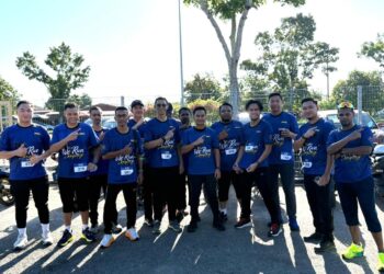 SAIFUL Fariddil Jasmi (tengah) turut bersama menyertai 
acara larian We Run Kayang di Kayang Perlis hari ini.-UTUSAN