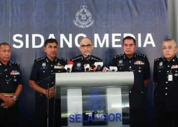 Polis ditahan