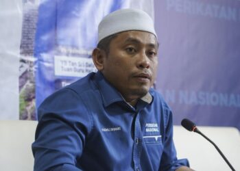 AHMAD FADHLI SHAARI