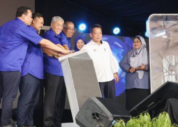 AHMAD Zahid Hamidi merasmikan program Risda Madani (PRISMA) Sabah 2025 di Padang Pekan Kota Belud, Sabah hari ini. UTUSAN/HARDY JOE